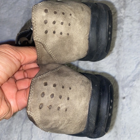 370. Clarks wave suede slip on size 7.5 - Picture 4 of 6